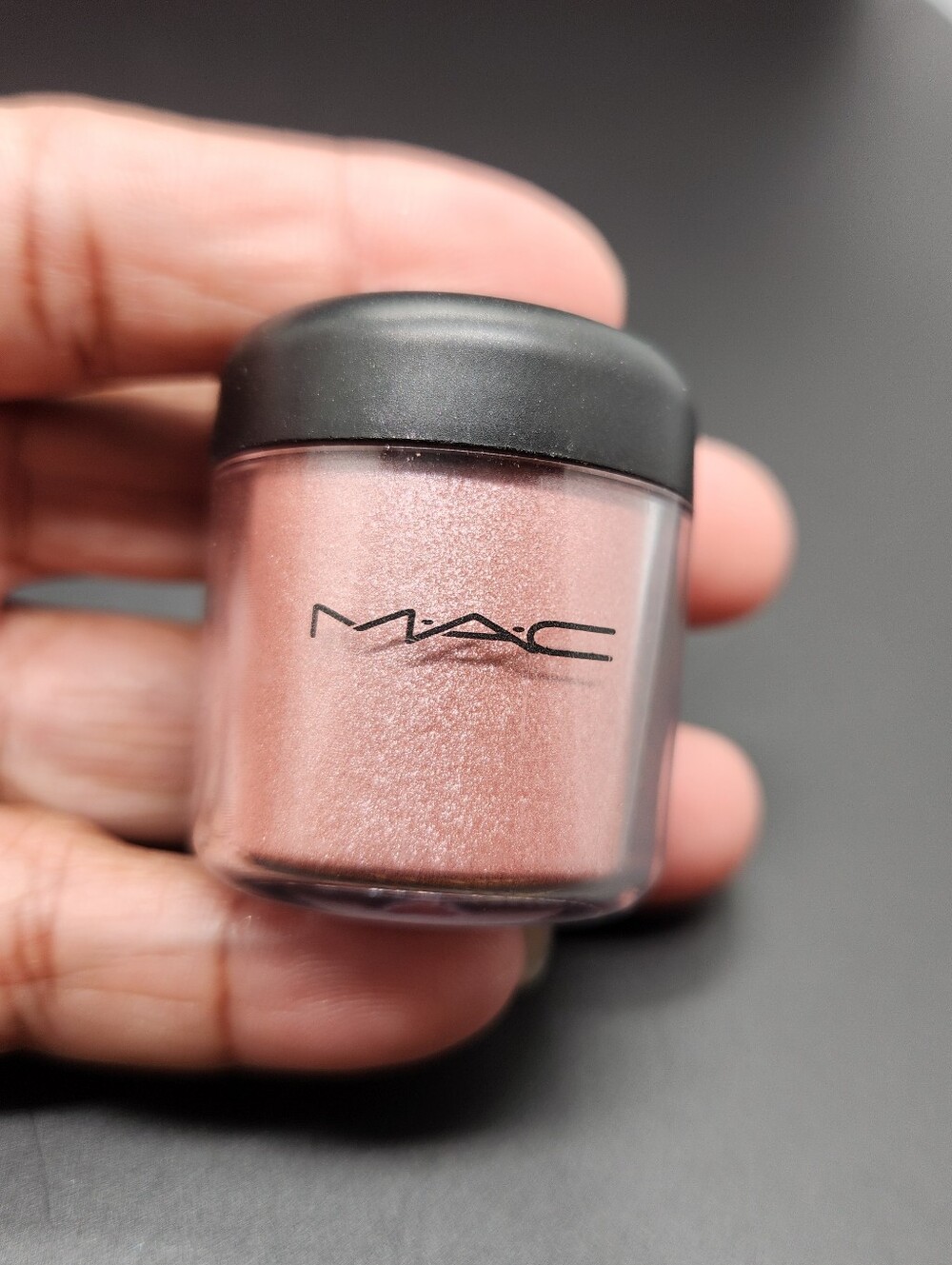 MAC Cosmetics Loose Pigment Eyeshadow - "Apricot Pink"